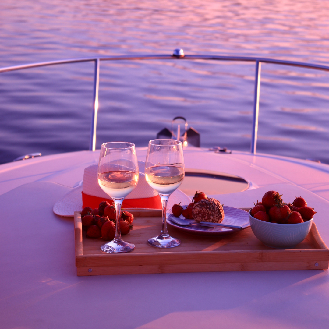 boat dinner for two